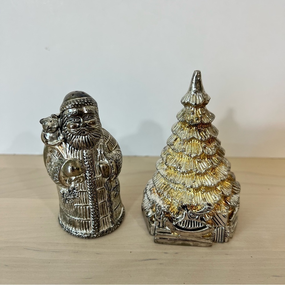 Vintage Santa Claus Holiday Salt & Pepper Shakers international silver company